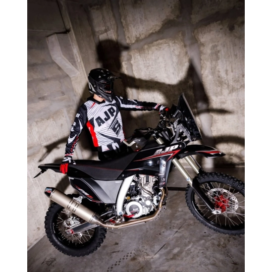 AJP PR7 650 Adventure - BLACK EDITION 2026